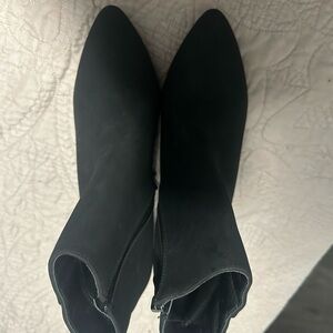 Source Unknown Sleek Black Ankle Booties